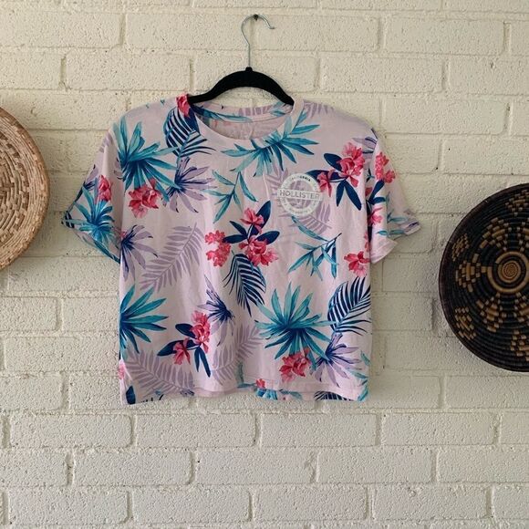 Hollister Cropped Graphic Tee  - Picture 3 of 5